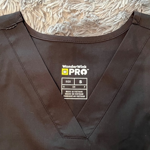 Wonder Wink Scrub Top NWT‎ - Picture 9 of 10